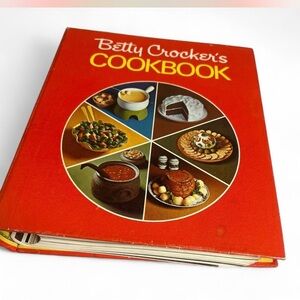 Vintage Betty Crocker Cookbook - Classic Edition
